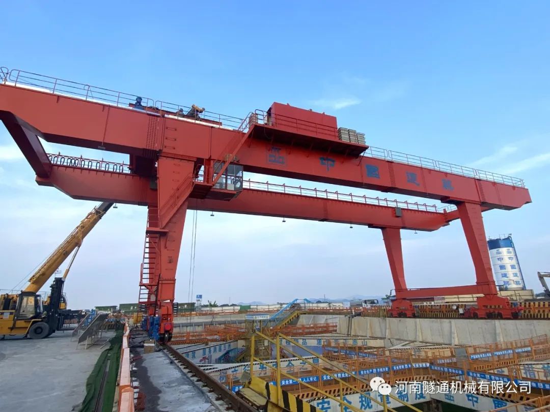 70吨门式出渣机在中国广州芳白城际项目安装、验收完