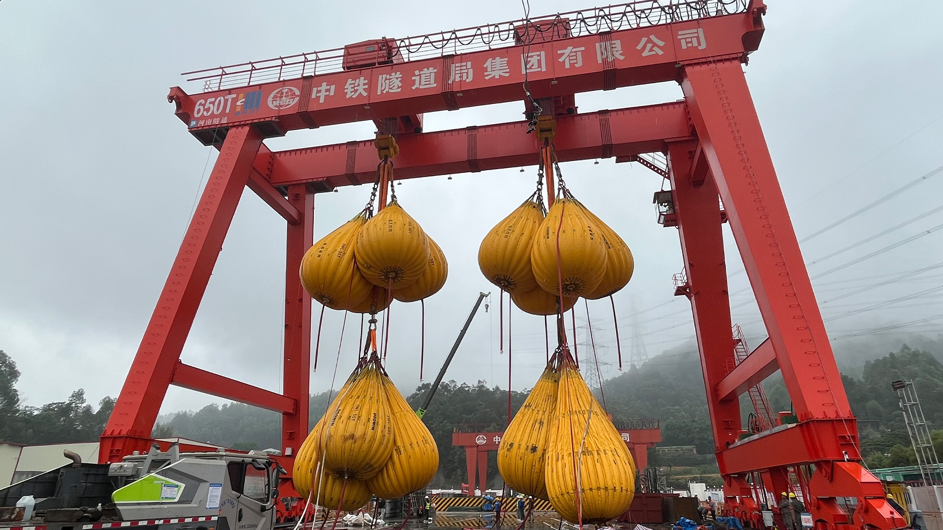 650t桥门式两用起重机在中铁隧道局珠肇高铁项目安
